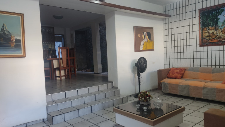 Imagem Sobrado com 7 Quartos à Venda,  em Dionísio Torres - Fortaleza 