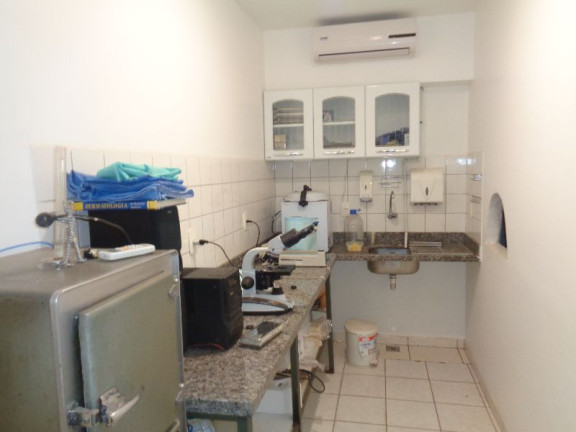 Imagem Imóvel Comercial à Venda, 225 m² em Setor de Indústrias Bernardo Sayão (Núcleo Bandeirante) - Brasília