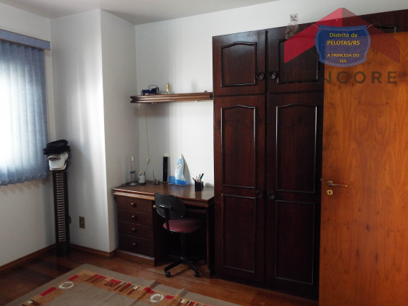 Imagem Casa com 4 Quartos à Venda, 315 m² em Centro - Pelotas