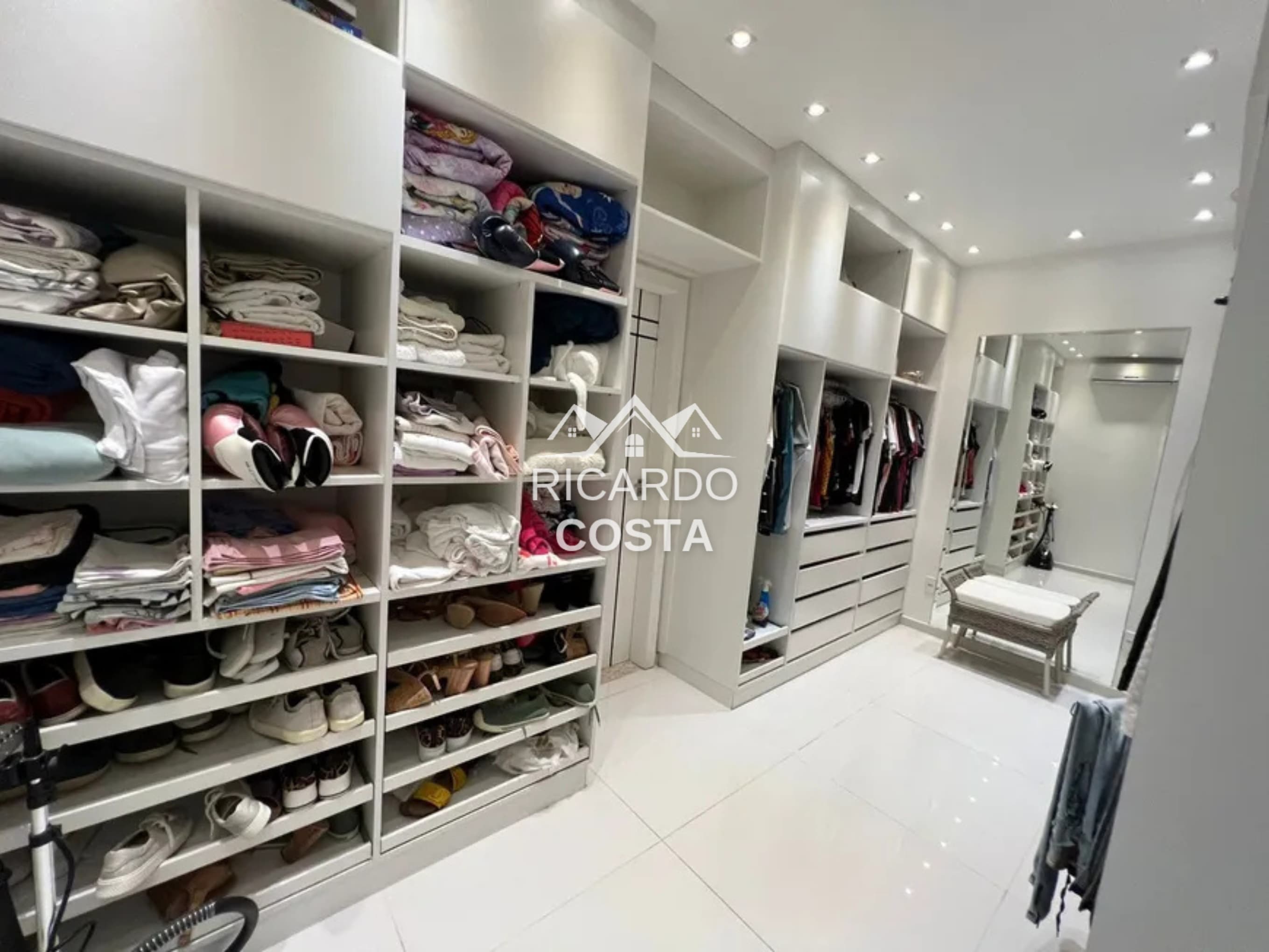 Imagem Casa de Condomínio com 3 Quartos à Venda ou Locação, 310 m² em Jacarepaguá - Rio de Janeiro Imagem Casa de Condomínio com 3 Quartos à Venda ou Locação, 310 m² em Jacarepaguá - Rio de Janeiro