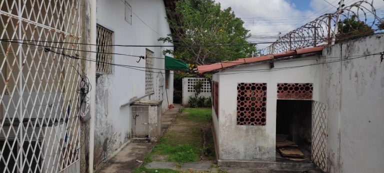 Imagem Casa com 4 Quartos à Venda, 150 m² em Cidade dos Funcionários - Fortaleza Imagem Casa com 4 Quartos à Venda, 150 m² em Cidade dos Funcionários - Fortaleza