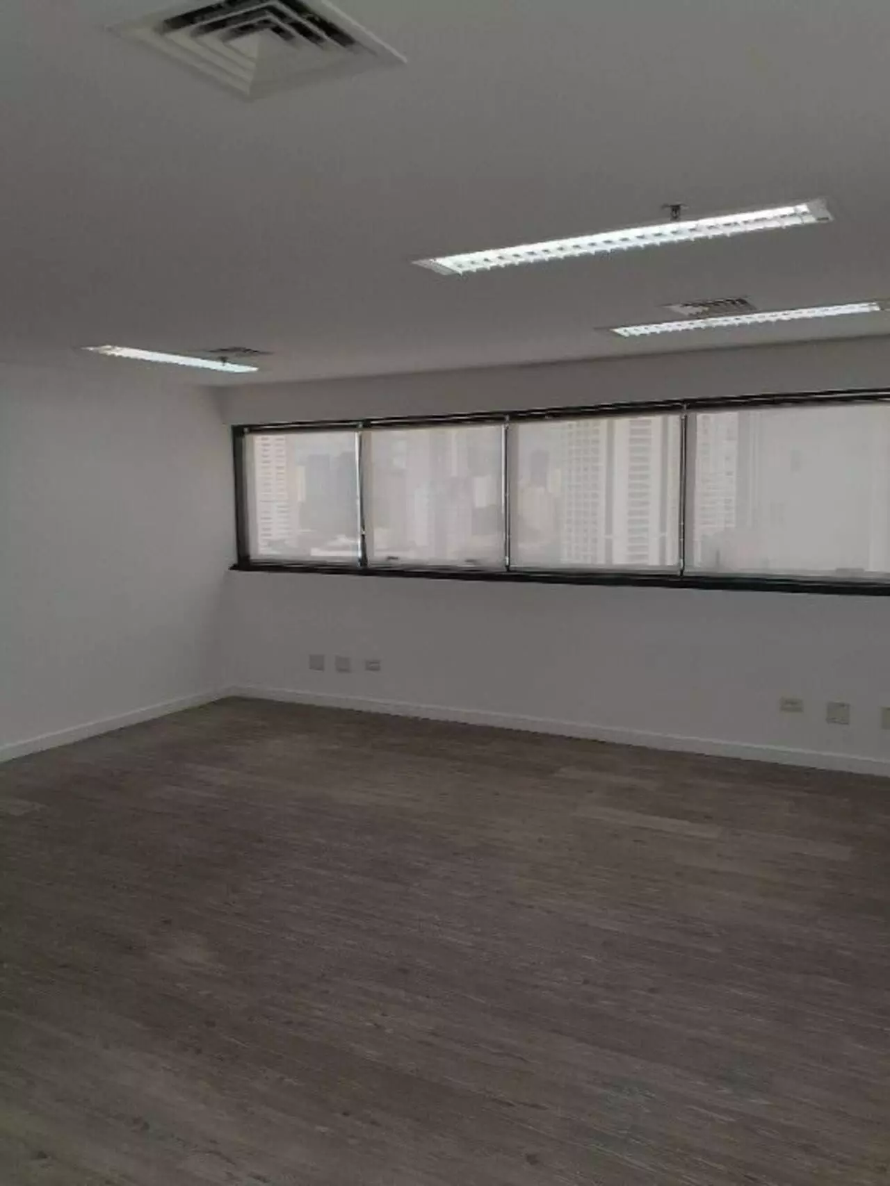 Imagem Sala Comercial à Venda ou Locação, 90 m²em Vila Olímpia - São Paulo