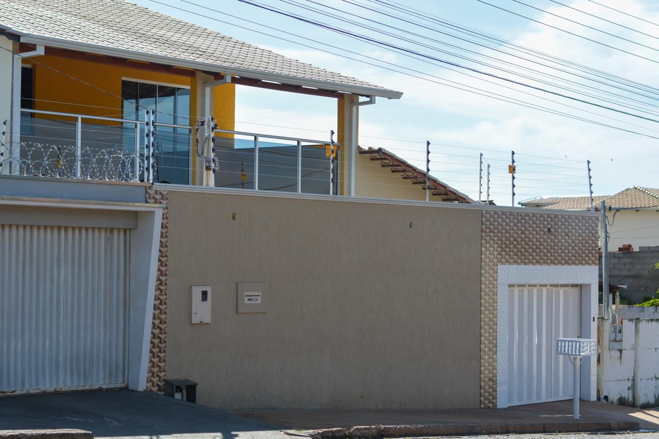 Imagem Casa com 3 Quartos à Venda, 380 m² em Estância Itaici - Caldas Novas
