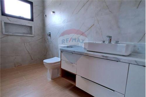 Imagem Casa de Condomínio com 2 Quartos à Venda, 315 m²em Condomínio Residencial Monte Carlo - São José dos Campos Imagem Casa de Condomínio com 2 Quartos à Venda, 315 m²em Condomínio Residencial Monte Carlo - São José dos Campos