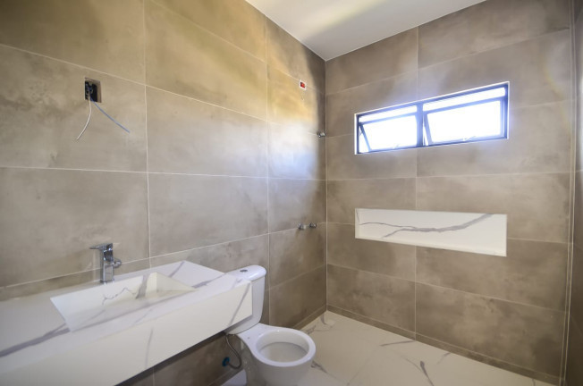Imagem Sobrado com 3 Quartos à Venda, em Boa Vista - Curitiba Imagem Sobrado com 3 Quartos à Venda, em Boa Vista - Curitiba