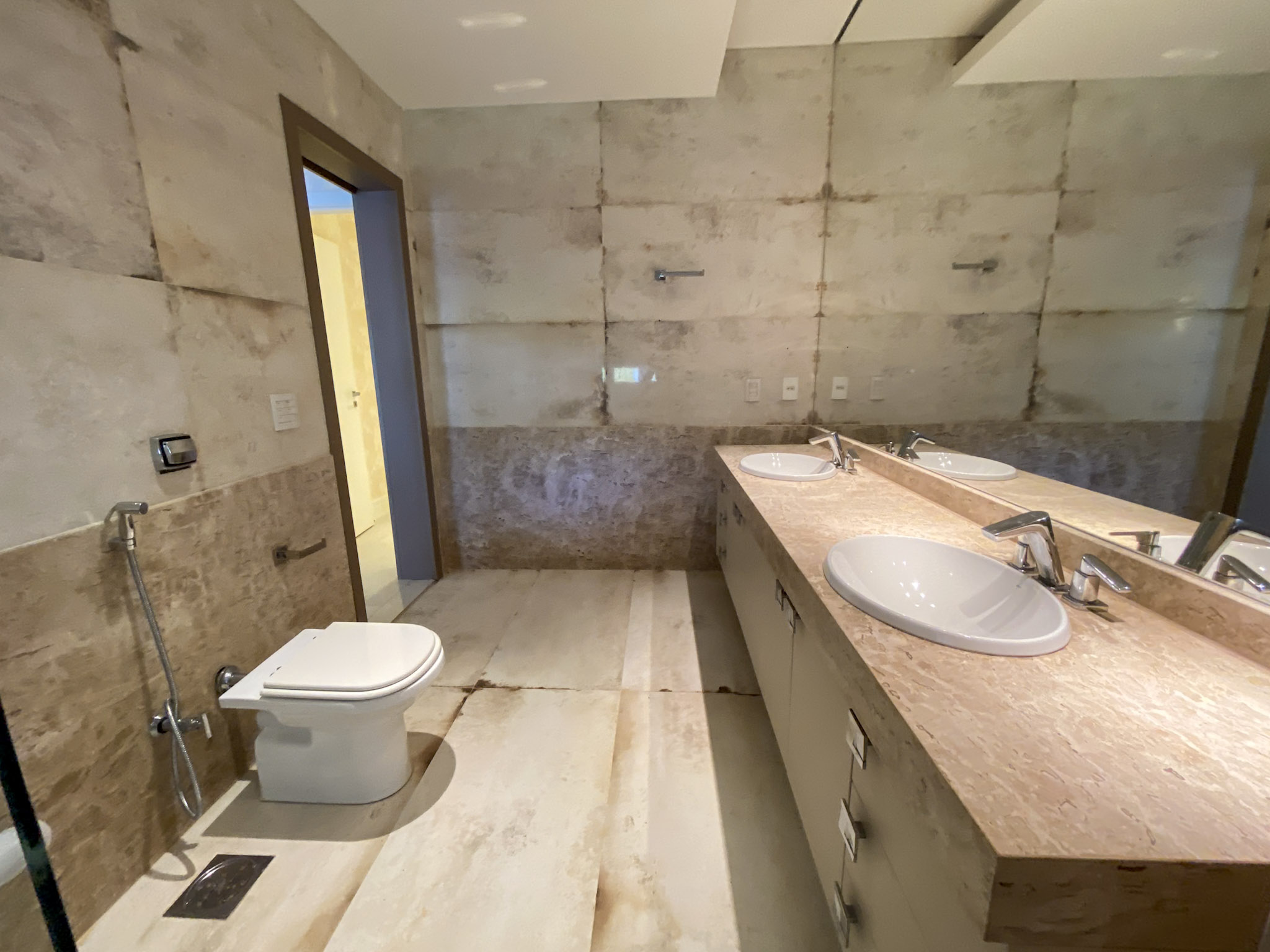 Imagem Casa de Condomínio com 4 Quartos à Venda ou Locação, 510 m²em Park Way - Brasília