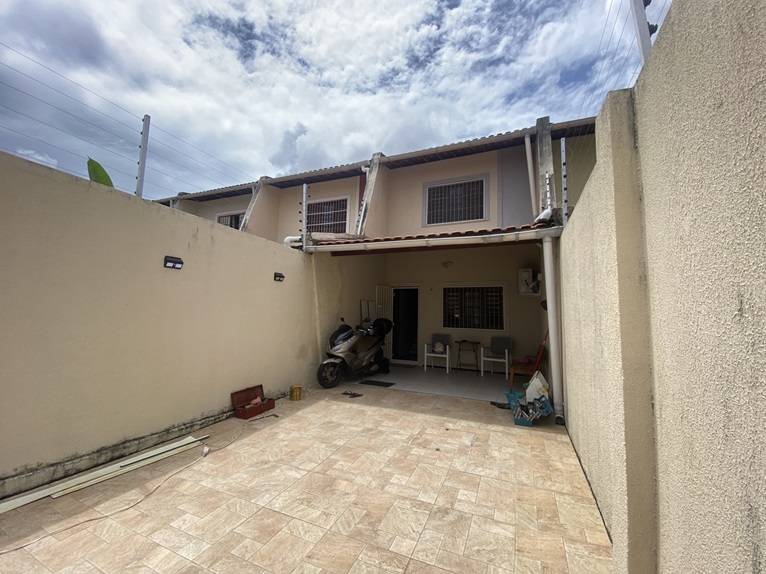 Casa com 2 Quartos à Venda, 100 m² em Messejana - Fortaleza