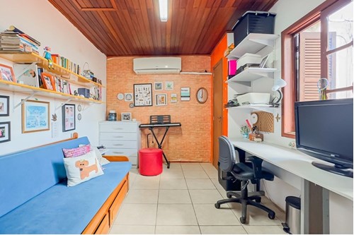 Imagem Casa com 2 Quartos à Venda, 200 m² em Santa Maria Goretti - Porto Alegre