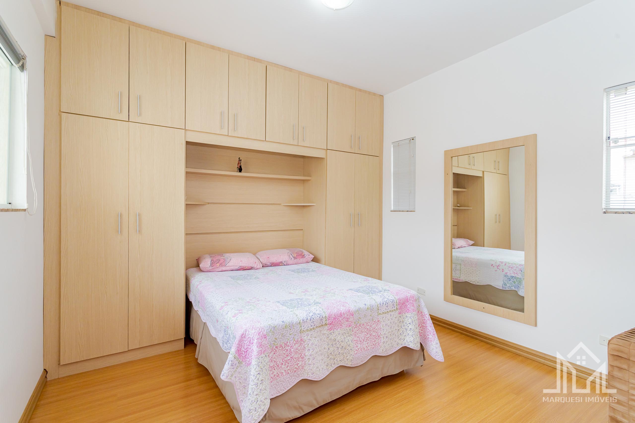 Imagem Casa com 3 Quartos à Venda, 241 m² em Guabirotuba - Curitiba Imagem Casa com 3 Quartos à Venda, 241 m² em Guabirotuba - Curitiba