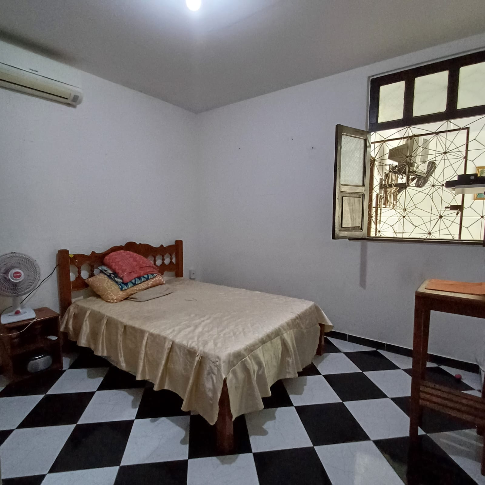 Imagem Casa com 4 Quartos à Venda, 263 m²em Dom Pedro I - Manaus Imagem Casa com 4 Quartos à Venda, 263 m²em Dom Pedro I - Manaus