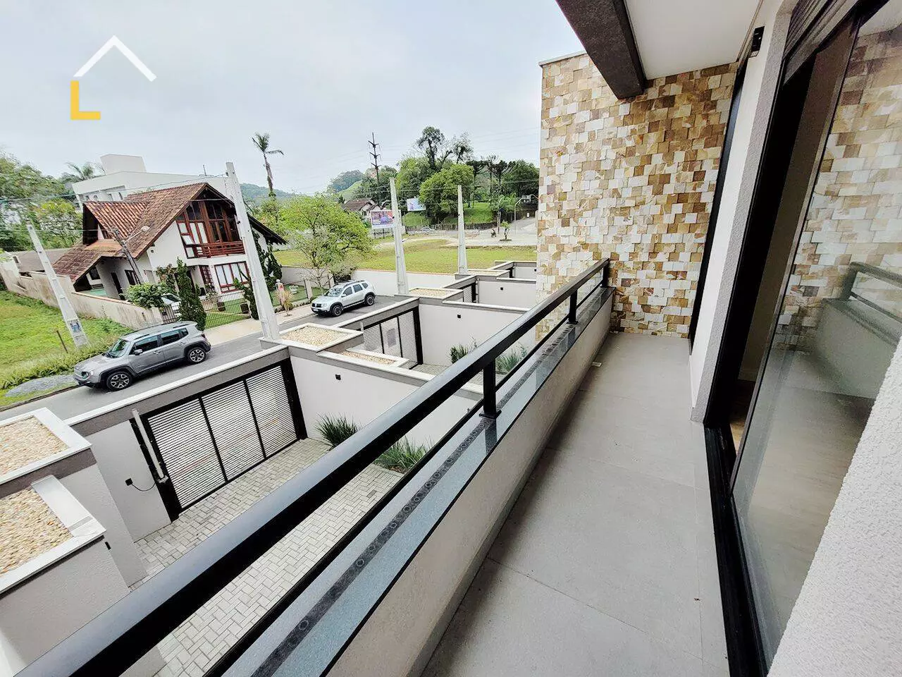 Imagem Sobrado com 3 Quartos à Venda, 157 m² em Anita Garibaldi - Joinville Imagem Sobrado com 3 Quartos à Venda, 157 m² em Anita Garibaldi - Joinville