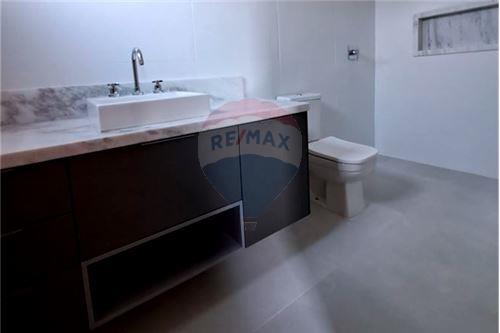 Imagem Casa de Condomínio com 2 Quartos à Venda, 315 m²em Condomínio Residencial Monte Carlo - São José dos Campos Imagem Casa de Condomínio com 2 Quartos à Venda, 315 m²em Condomínio Residencial Monte Carlo - São José dos Campos