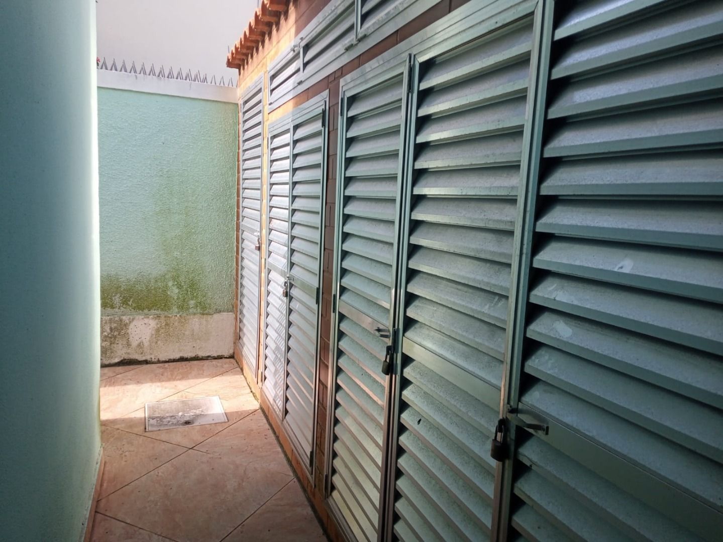 Imagem Casa com 3 Quartos à Venda, 360 m²em Piratininga - Niterói Imagem Casa com 3 Quartos à Venda, 360 m²em Piratininga - Niterói
