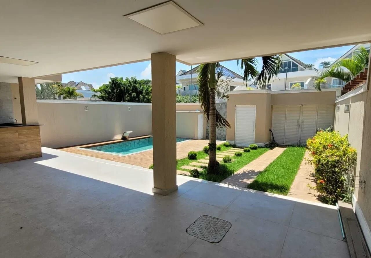 Imagem Casa com 4 Quartos para Alugar, 360 m²em Recreio dos Bandeirantes - Rio de Janeiro