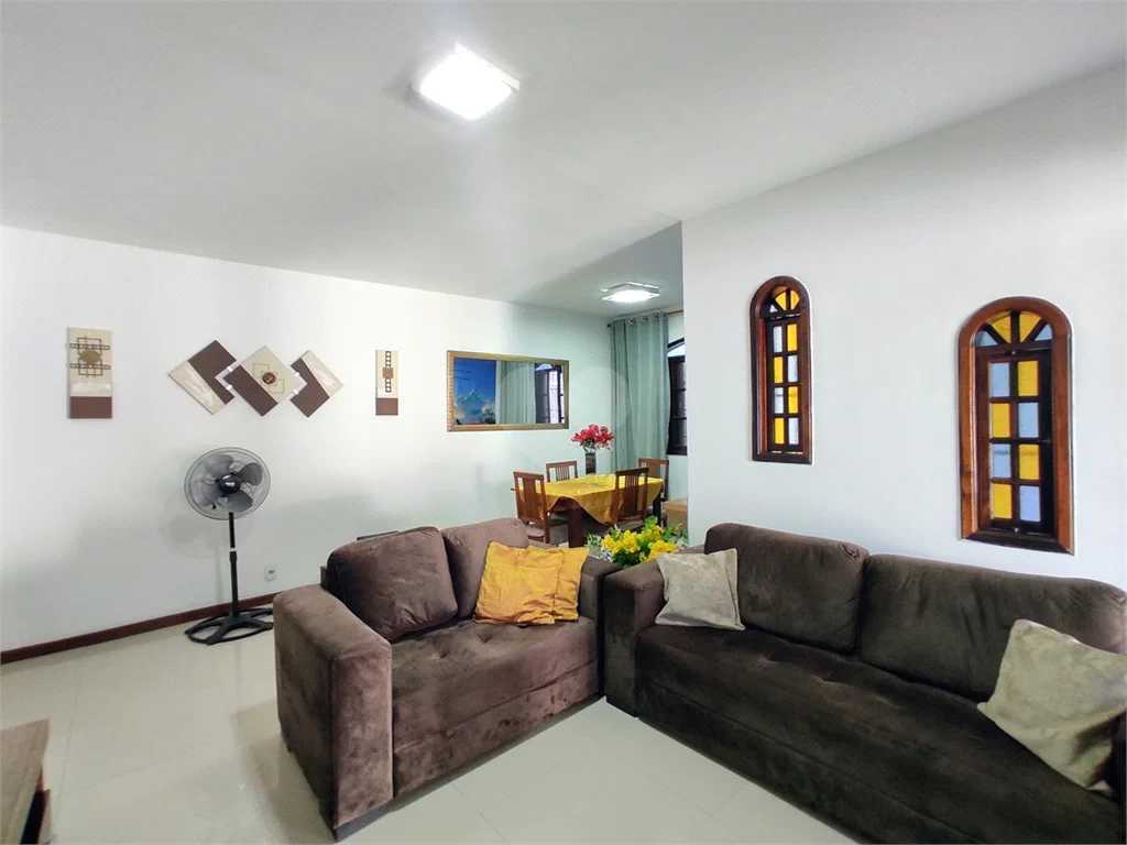 Imagem Casa com 3 Quartos à Venda, 200 m²em Piratininga - Niterói Imagem Casa com 3 Quartos à Venda, 200 m²em Piratininga - Niterói