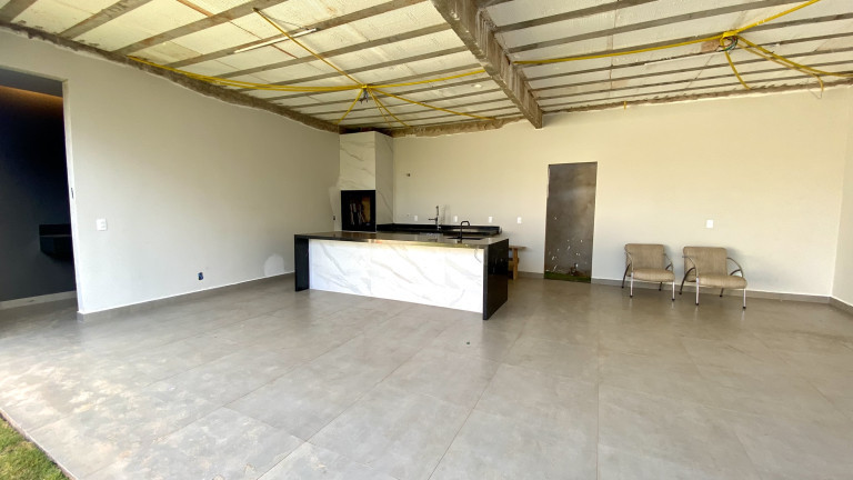 Imagem Casa de Condomínio com 3 Quartos à Venda,  em Samambaia Sul (Samambaia) - Brasília