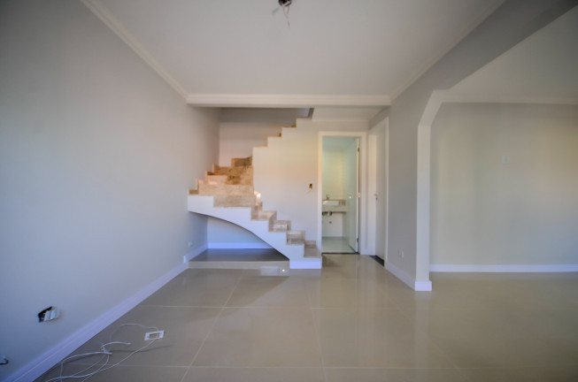 Imagem Sobrado com 3 Quartos à Venda, em Cajuru - Curitiba Imagem Sobrado com 3 Quartos à Venda, em Cajuru - Curitiba