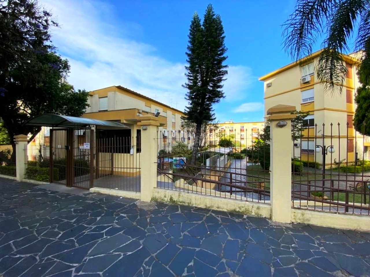 Imagem Apartamento com 2 Quartos à Venda, 63 m²em Passo da Areia - Porto Alegre