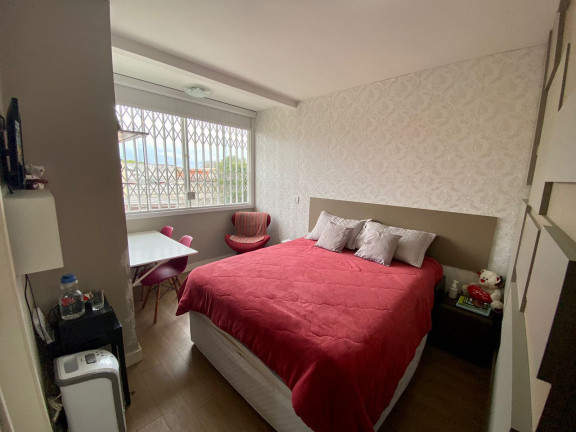 Imagem Sobrado com 4 Quartos à Venda,  em Cajuru - Curitiba
