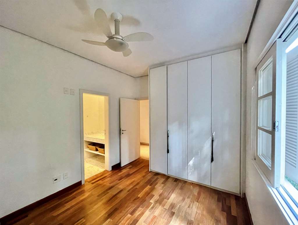 Imagem Casa com 6 Quartos à Venda ou Locação, 721 m²em Palos Verdes - Carapicuíba Imagem Casa com 6 Quartos à Venda ou Locação, 721 m²em Palos Verdes - Carapicuíba