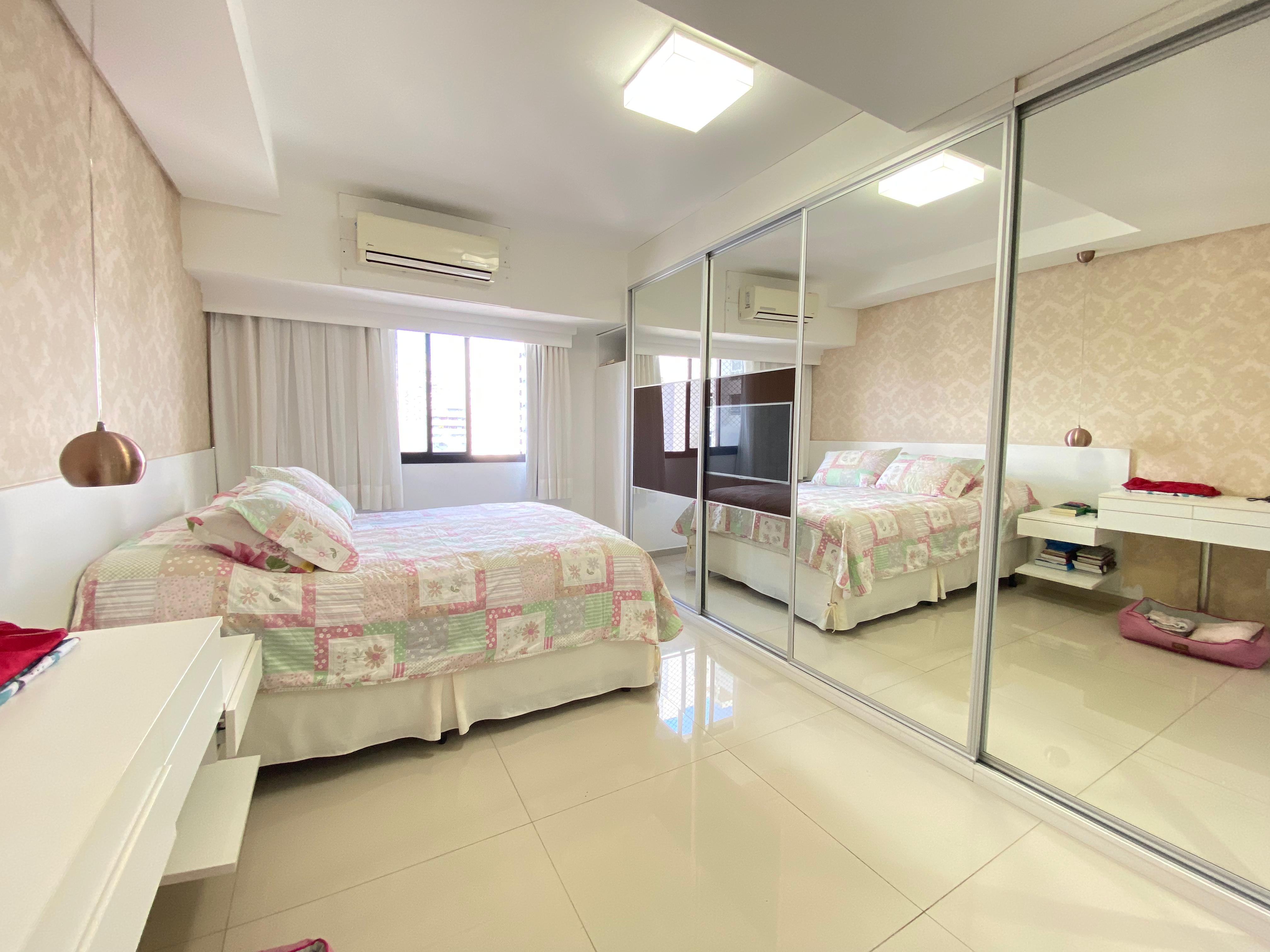 Imagem Apartamento com 4 Quartos à Venda, 158 m²em Boa Viagem - Recife