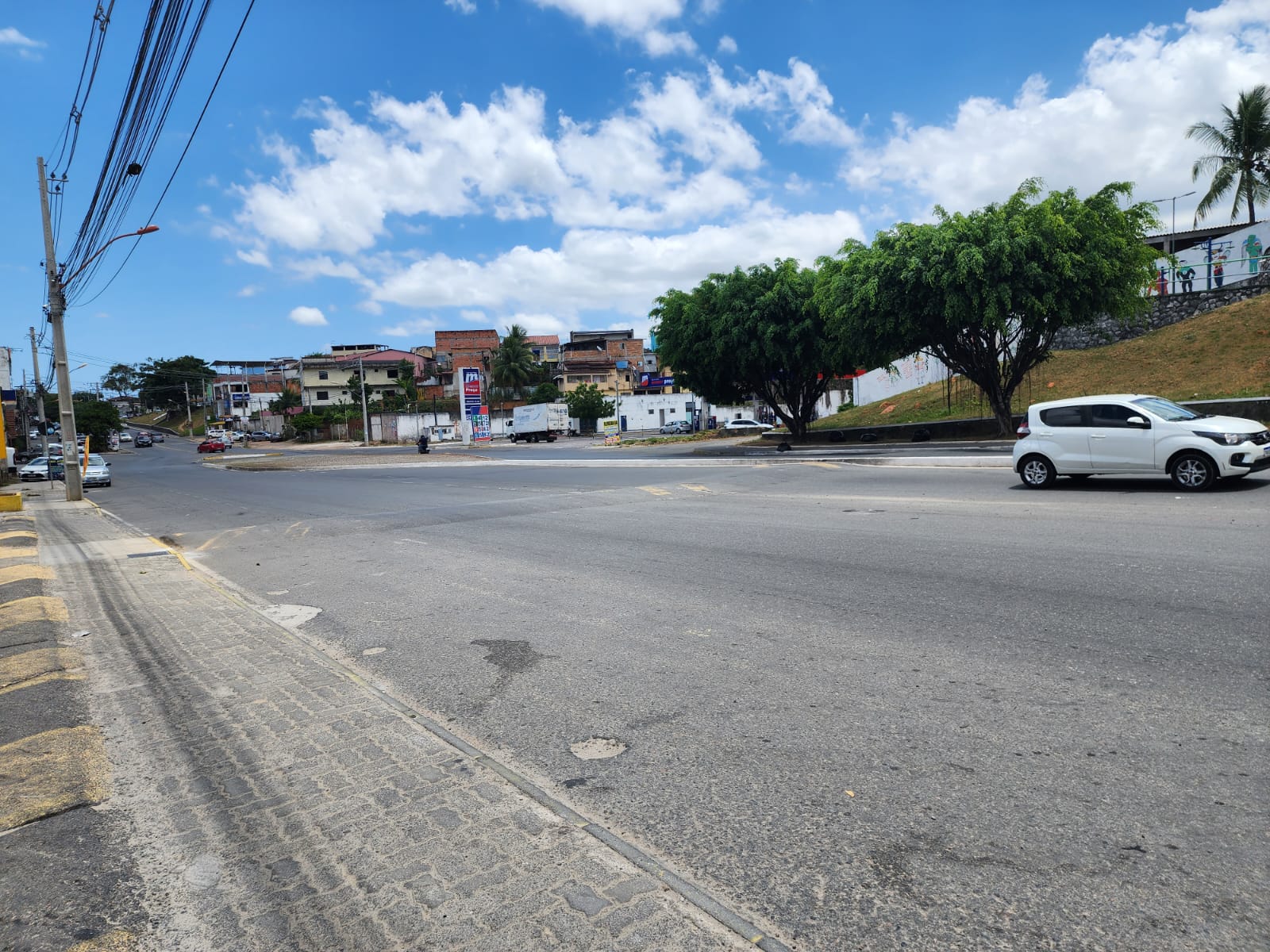 Imagem Ponto Comercial para Alugar, 640 m²em Cia I - Simões Filho Imagem Ponto Comercial para Alugar, 640 m²em Cia I - Simões Filho
