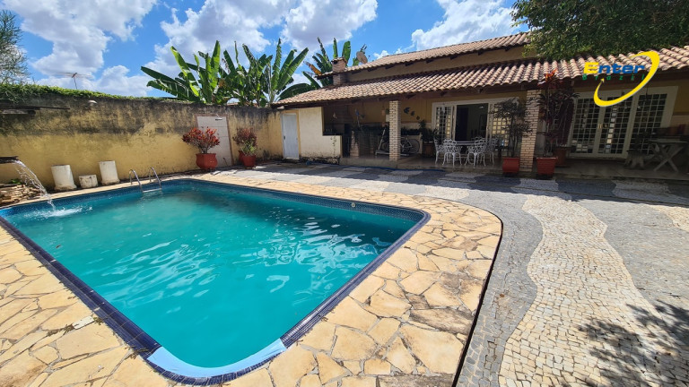 Imagem Casa de Condomínio com 4 Quartos à Venda,  em Joquei clube - Brasilia