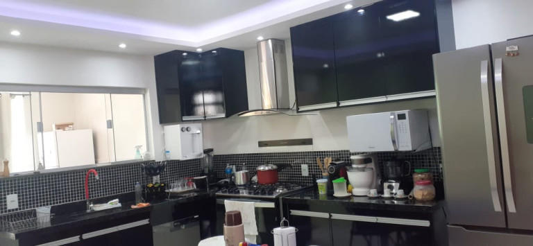Imagem Sobrado com 4 Quartos à Venda, 300 m²em Morada Nobre - Valparaíso de Goiás