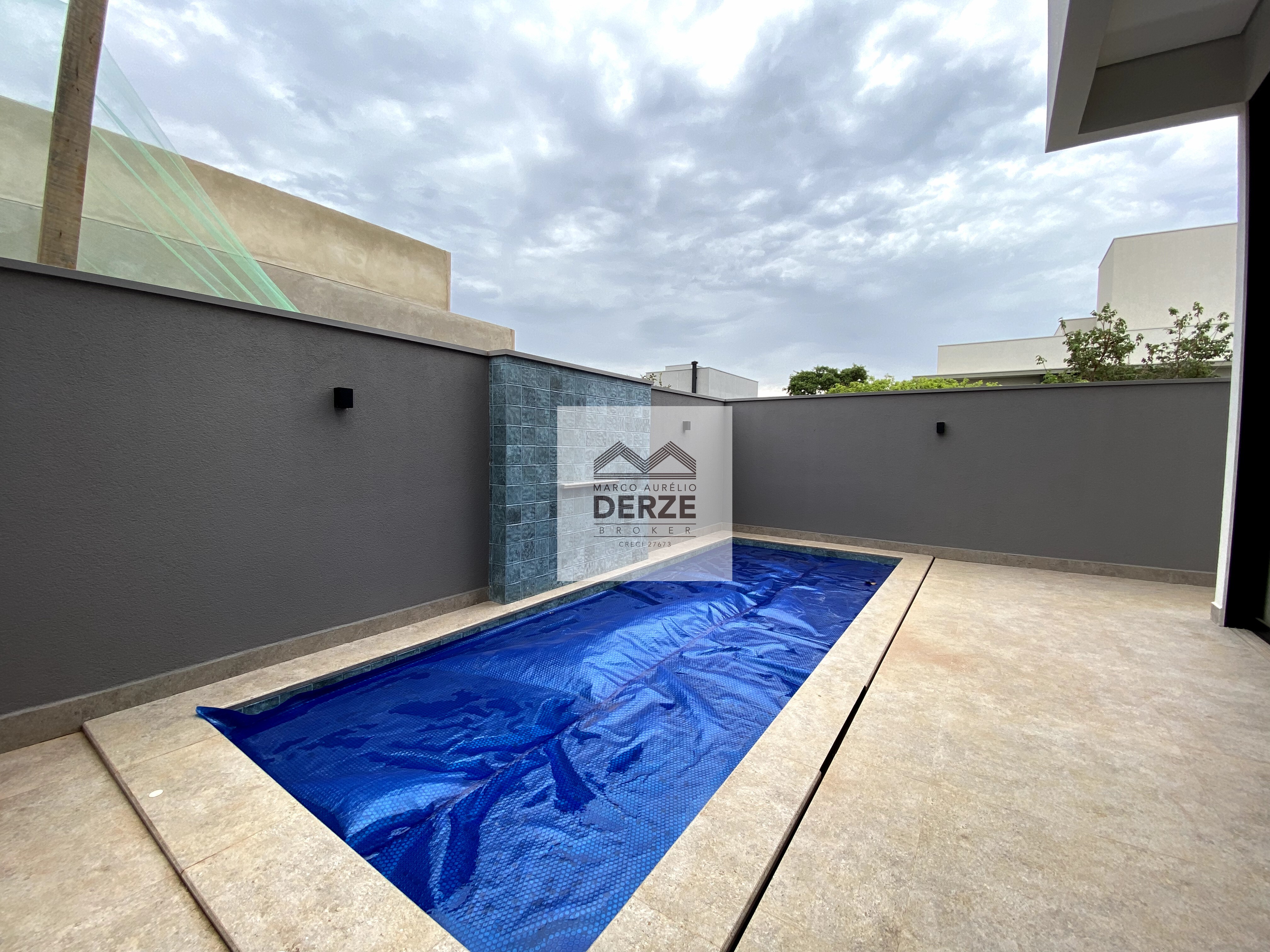 Imagem Casa com 3 Quartos à Venda, 252 m²em Jardim Inconfidência - Uberlândia Imagem Casa com 3 Quartos à Venda, 252 m²em Jardim Inconfidência - Uberlândia