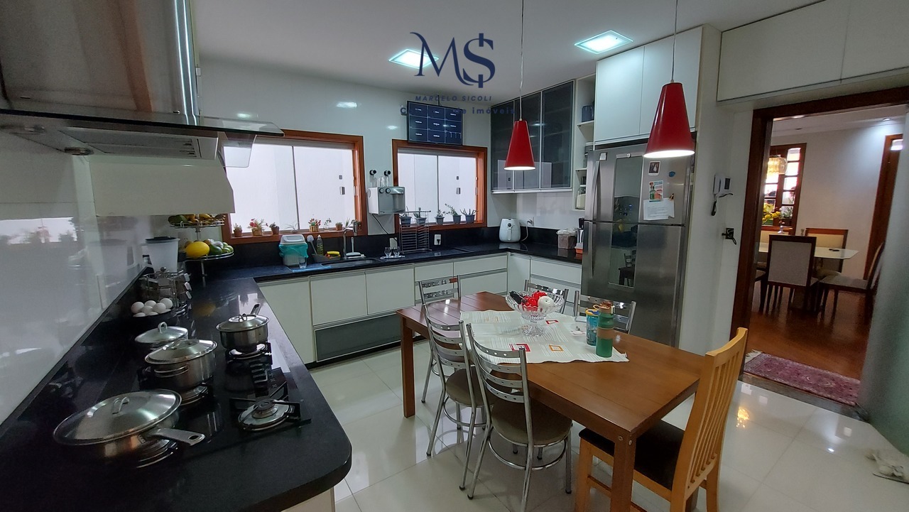 Imagem Casa com 5 Quartos à Venda, 400 m²em Guará II - Brasília Imagem Casa com 5 Quartos à Venda, 400 m²em Guará II - Brasília
