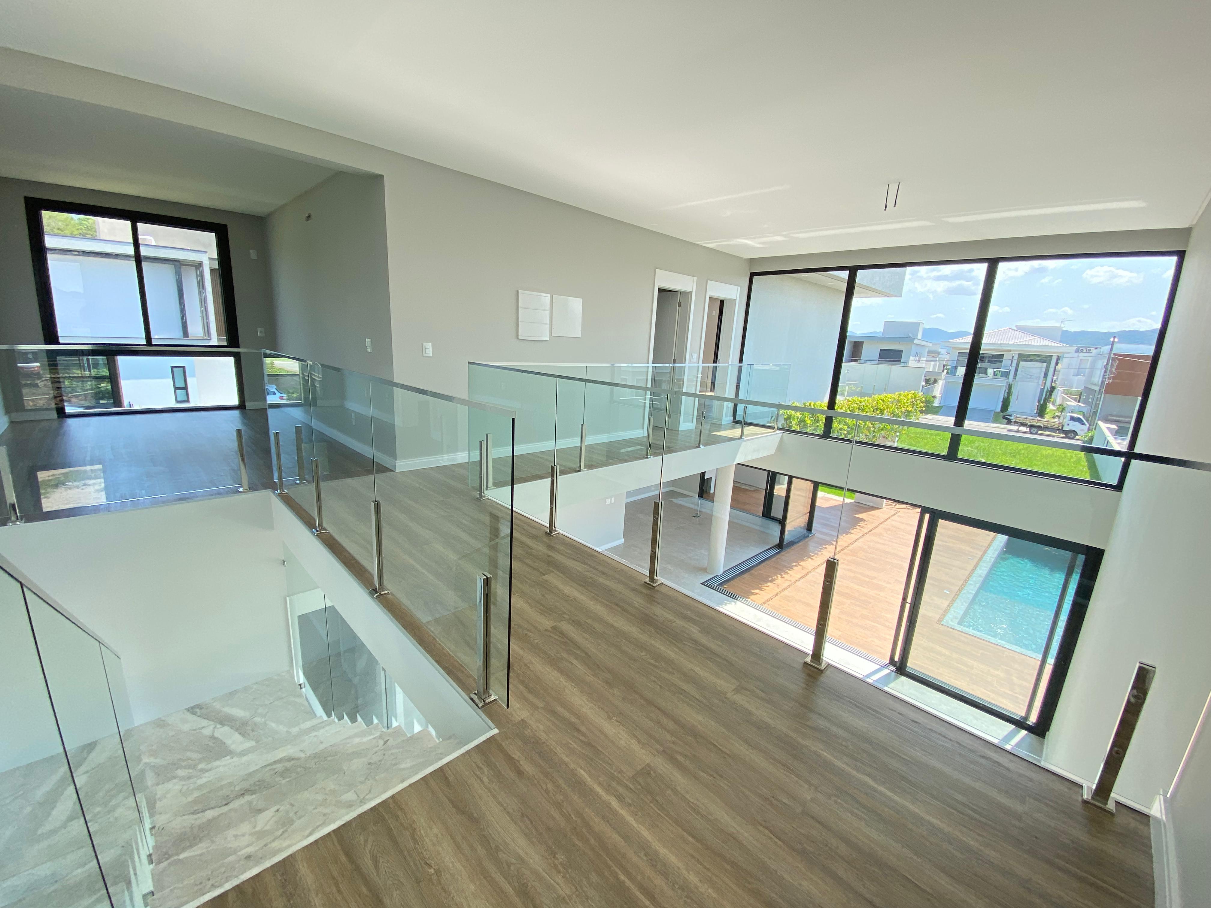 Imagem Casa com 4 Quartos à Venda, 370 m²em Santa Regina - Camboriú Imagem Casa com 4 Quartos à Venda, 370 m²em Santa Regina - Camboriú