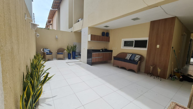 Imagem Casa de Condomínio com 3 Quartos para Alugar,  em Sapiranga-Coité - Fortaleza