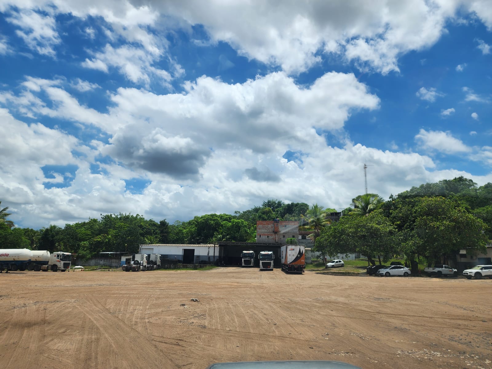 Imagem Terreno à Venda, 11 m²em km 12 - Simões Filho Imagem Terreno à Venda, 11 m²em km 12 - Simões Filho