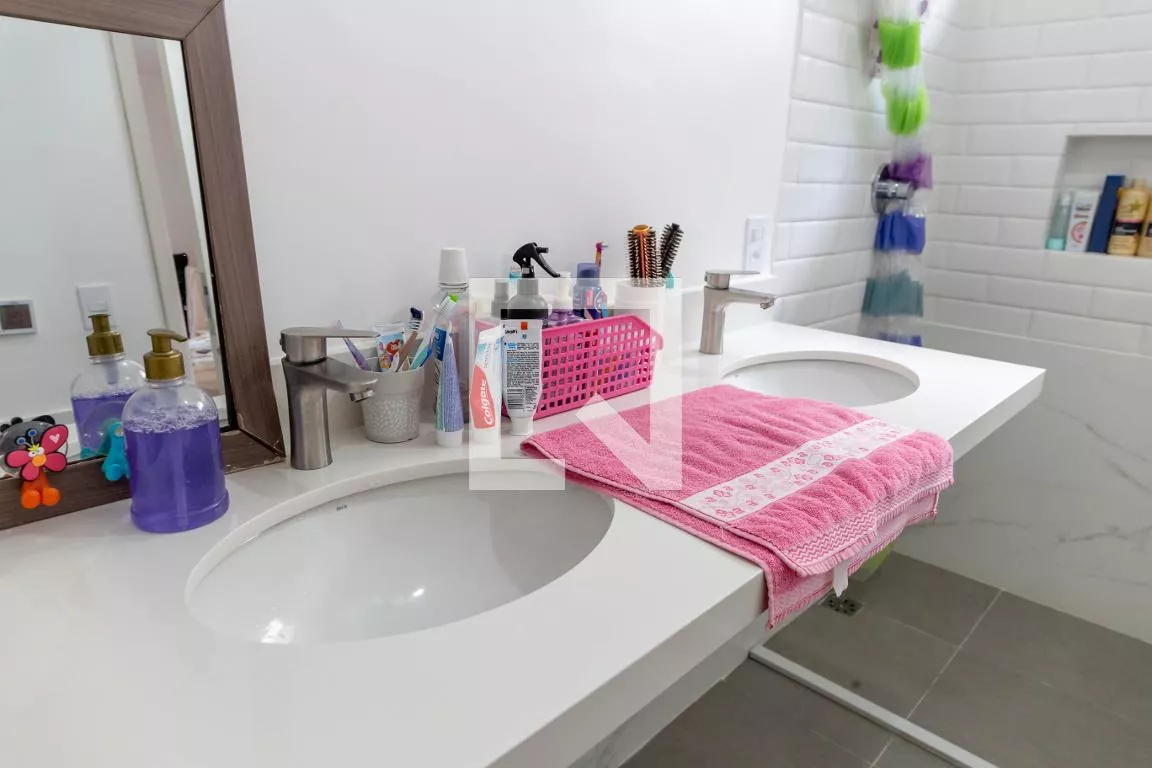 Imagem Casa com 4 Quartos à Venda, 257 m²em Vila Gumercindo - São Paulo Imagem Casa com 4 Quartos à Venda, 257 m²em Vila Gumercindo - São Paulo