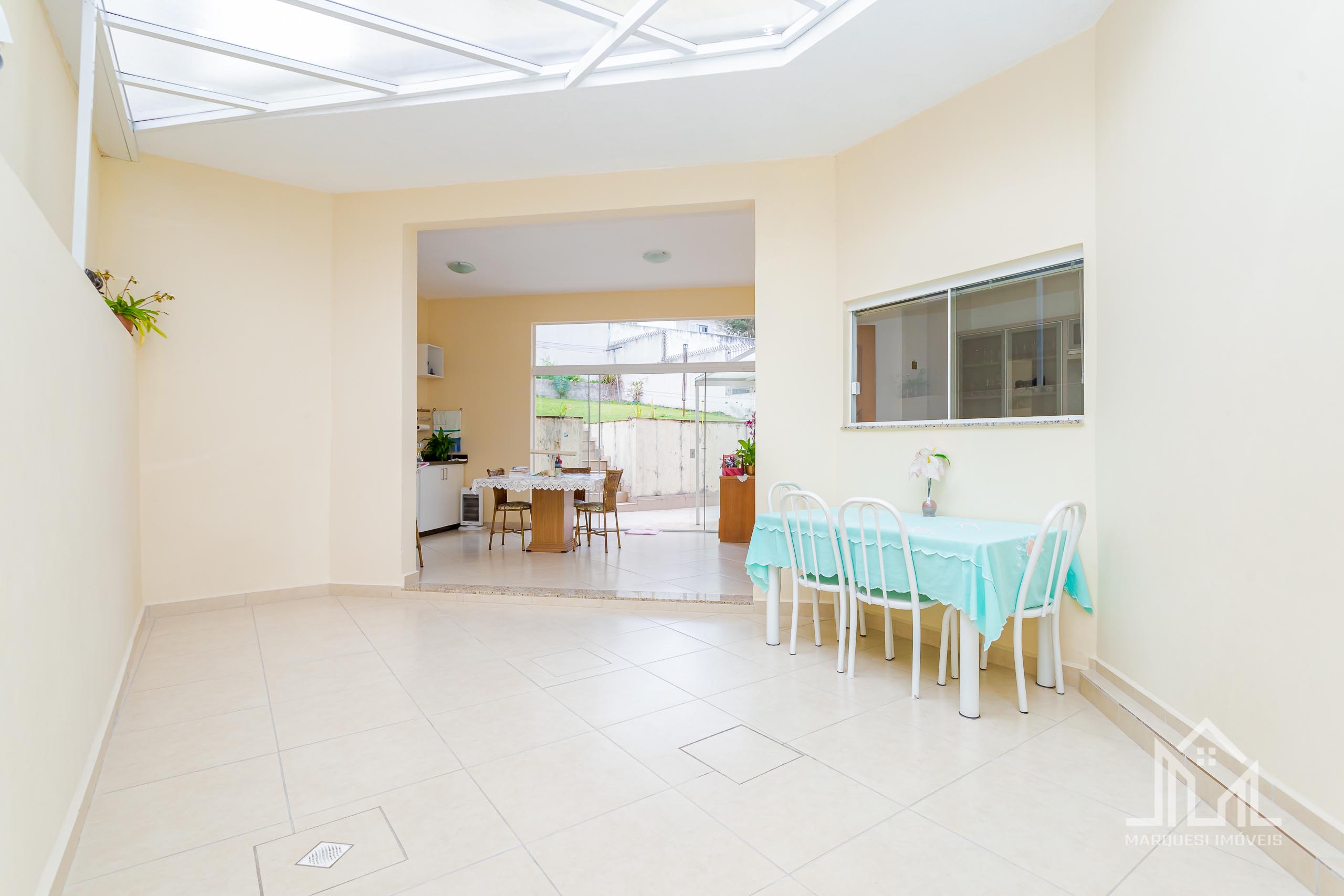 Imagem Casa com 3 Quartos à Venda, 241 m² em Guabirotuba - Curitiba Imagem Casa com 3 Quartos à Venda, 241 m² em Guabirotuba - Curitiba