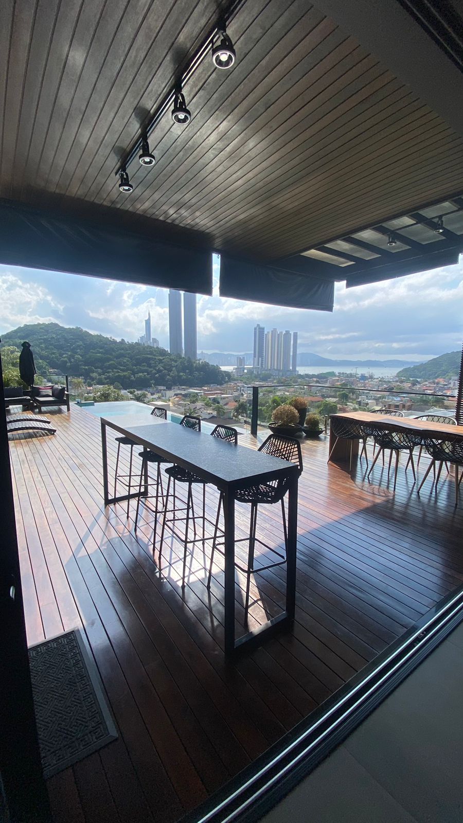 Imagem Casa de Condomínio com 5 Quartos à Venda, 380 m²em Barra - Balneário Camboriú