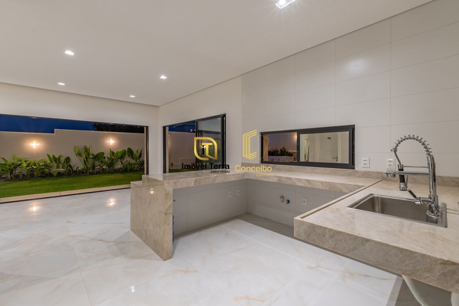 Imagem Casa de Condomínio com 5 Quartos à Venda, 356 m² em Cidade Alpha - Eusébio Imagem Casa de Condomínio com 5 Quartos à Venda, 356 m² em Cidade Alpha - Eusébio