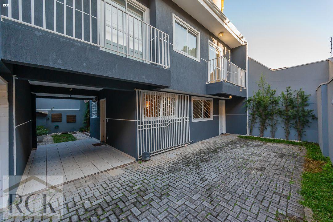 Imagem Sobrado com 3 Quartos à Venda, 162 m²em Uberaba - Curitiba Imagem Sobrado com 3 Quartos à Venda, 162 m²em Uberaba - Curitiba