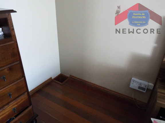 Imagem Casa com 4 Quartos à Venda, 315 m² em Centro - Pelotas