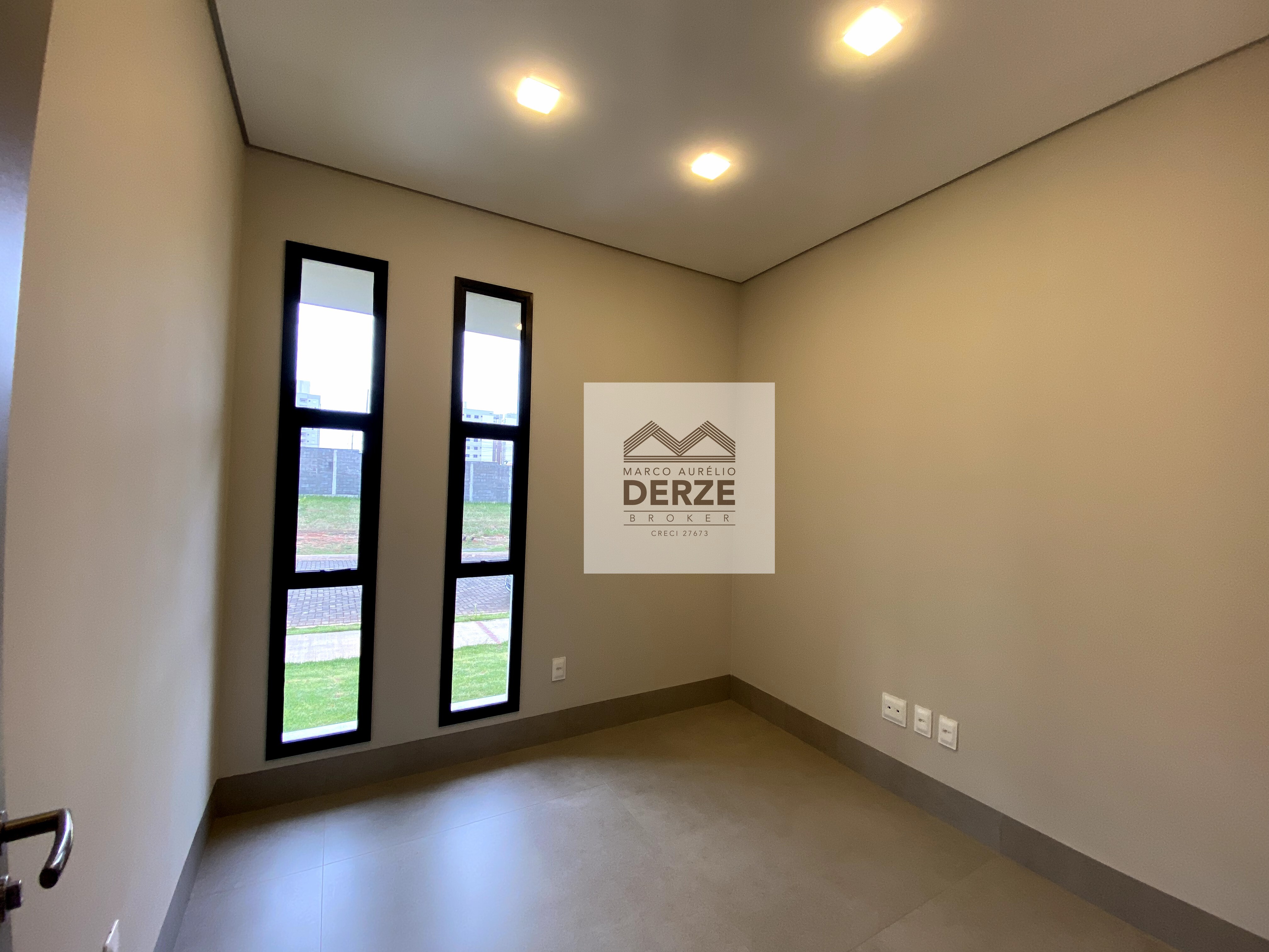 Imagem Casa com 3 Quartos à Venda, 240 m²em Jardim Inconfidência - Uberlândia Imagem Casa com 3 Quartos à Venda, 240 m²em Jardim Inconfidência - Uberlândia