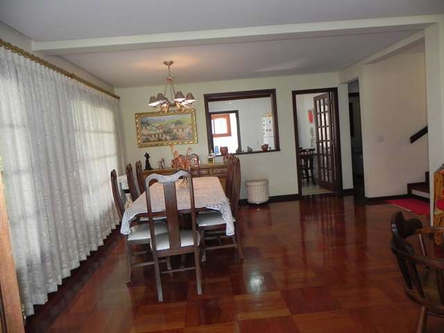 Imagem Casa com 4 Quartos à Venda, 570 m² em Várzea - Teresópolis