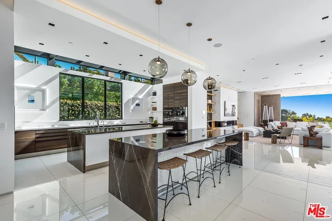 Imagem Casa de Condomínio com 6 Quartos à Venda, 933 m²em Alphaville Residencial Um - Barueri Imagem Casa de Condomínio com 6 Quartos à Venda, 933 m²em Alphaville Residencial Um - Barueri
