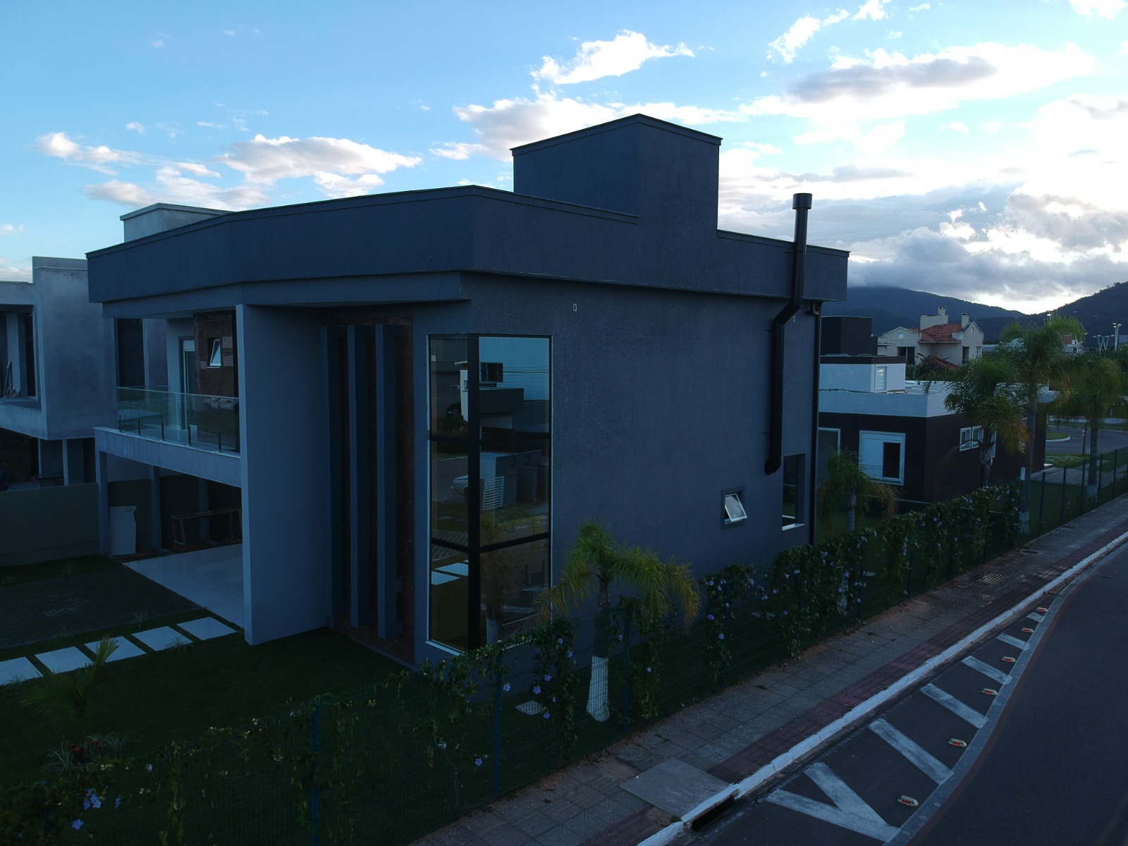 Imagem Casa de Condomínio com 3 Quartos à Venda, 212 m²em São João do Rio Vermelho - Florianópolis