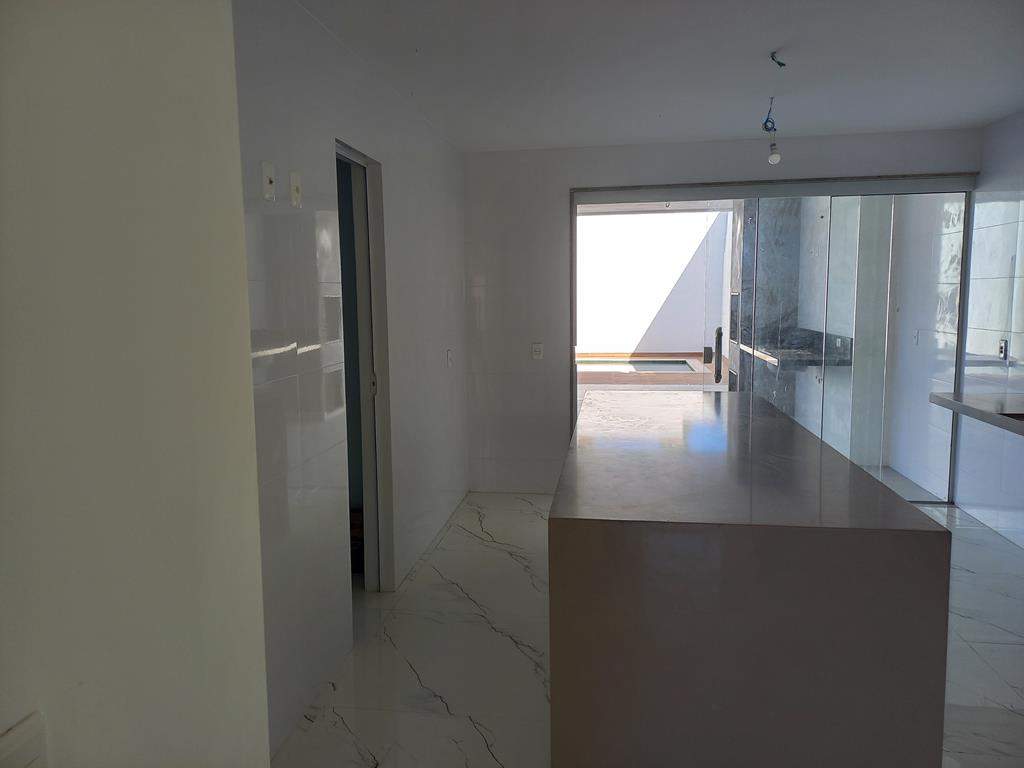 Imagem Casa com 4 Quartos à Venda, 214 m²em Itaipu - Niterói