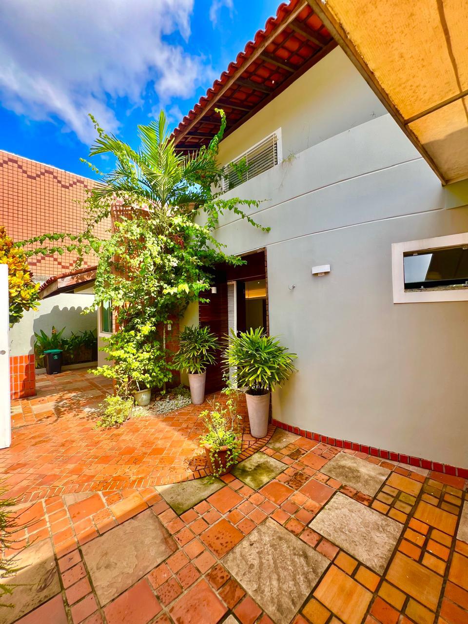 Imagem Casa com 3 Quartos à Venda, 320 m²em Curió-Utinga - Belém Imagem Casa com 3 Quartos à Venda, 320 m²em Curió-Utinga - Belém