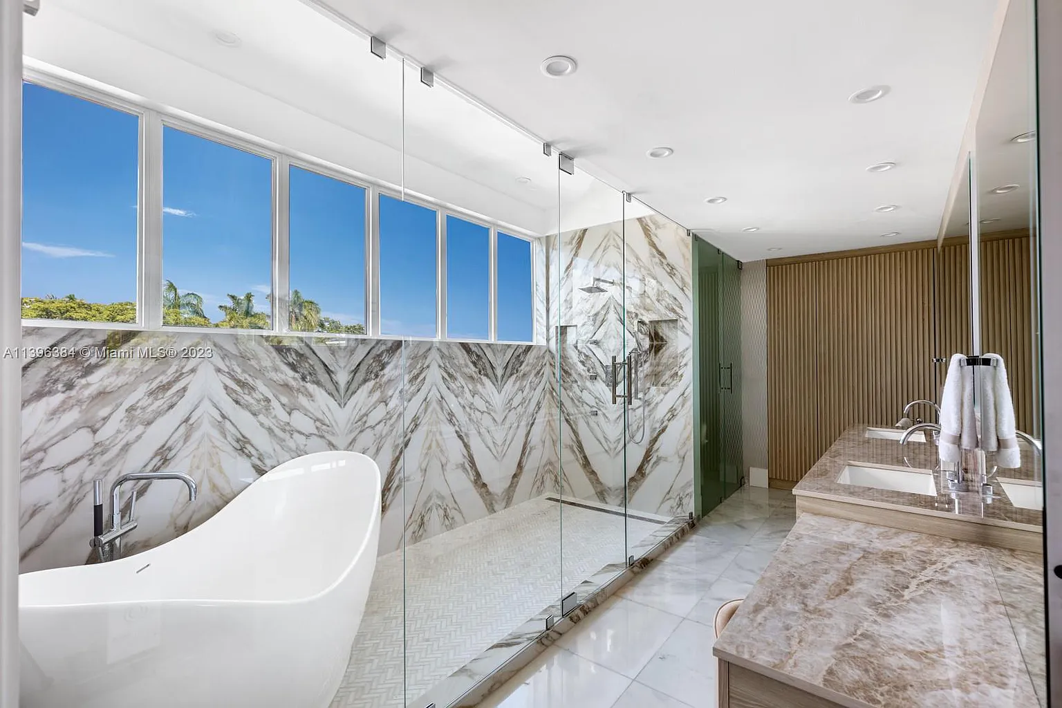 Imagem Casa de Condomínio com 6 Quartos à Venda, 492 m²em Alphaville Residencial Um - Barueri Imagem Casa de Condomínio com 6 Quartos à Venda, 492 m²em Alphaville Residencial Um - Barueri