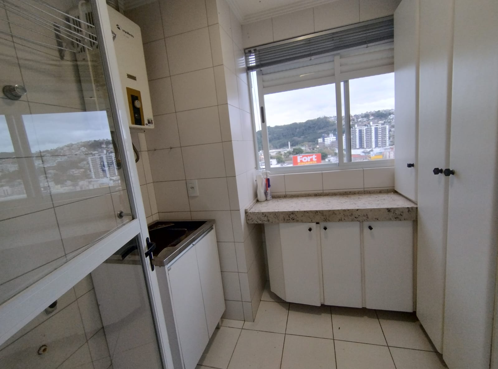 Imagem Apartamento com 3 Quartos à Venda, 111 m²em Kobrasol - São José