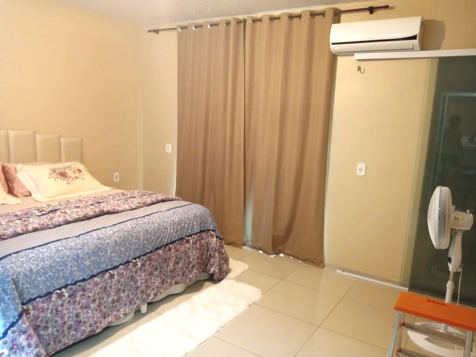 Imagem Casa com 3 Quartos à Venda, 200 m²em siqueira - fortaleza Imagem Casa com 3 Quartos à Venda, 200 m²em siqueira - fortaleza