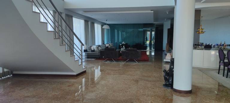 Imagem Sobrado com 5 Quartos à Venda, 999 m² em De Lourdes - Fortaleza