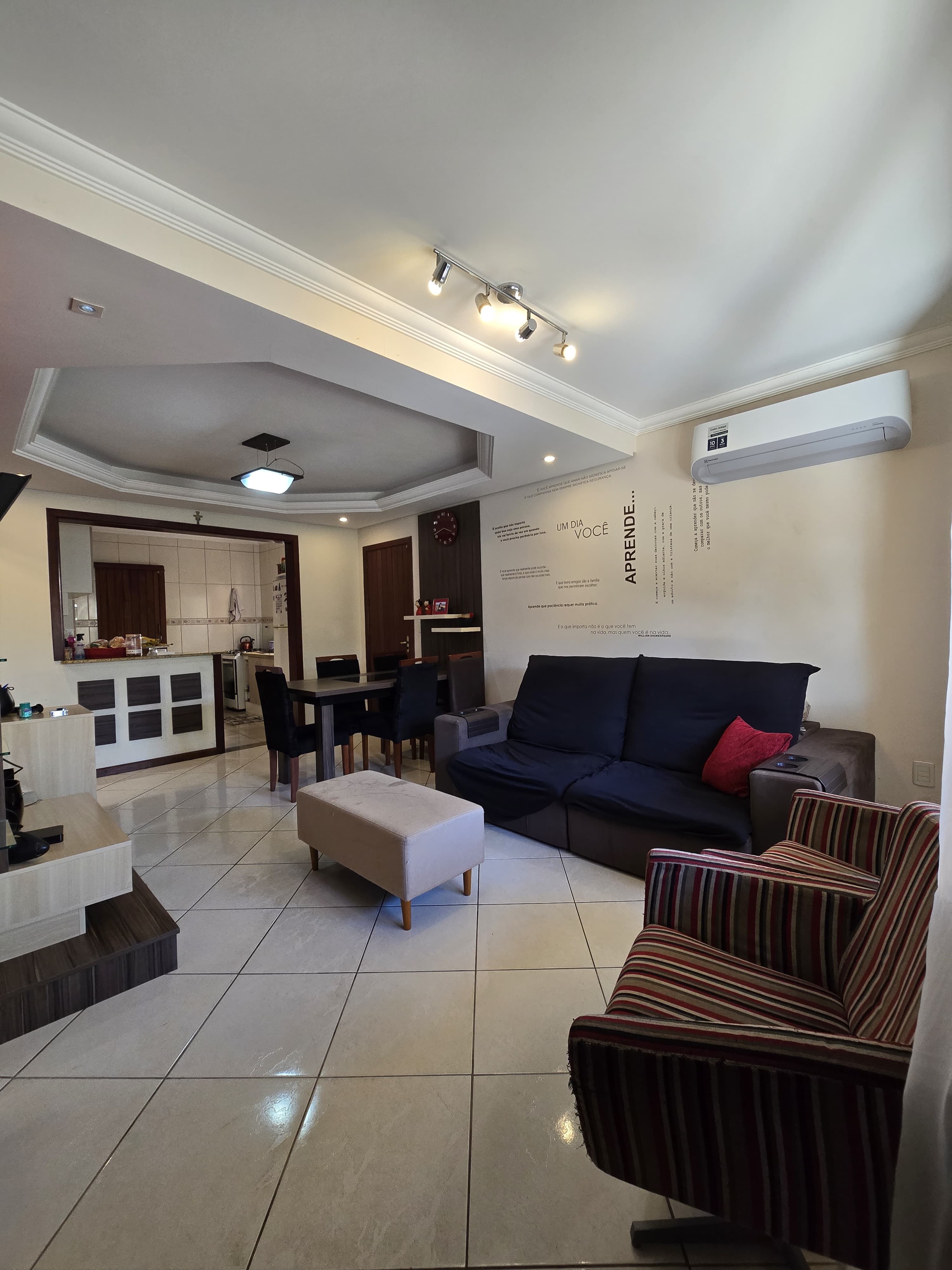 Imagem Casa com 2 Quartos à Venda, 108 m² em Hípica - Porto Alegre Imagem Casa com 2 Quartos à Venda, 108 m² em Hípica - Porto Alegre